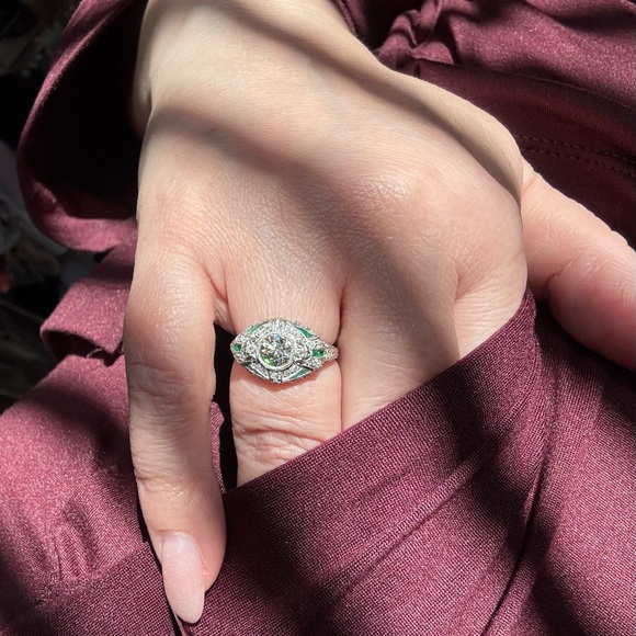 Art Deco Platinum Diamond Emerald Engagement Ring - Picture 5 of 17